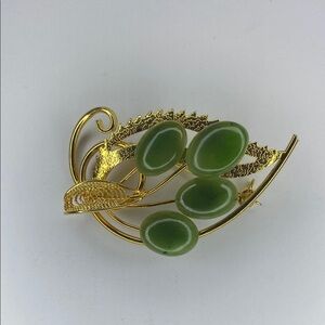 Vintage Green Jade and Gold Tone  Leaf Brooch